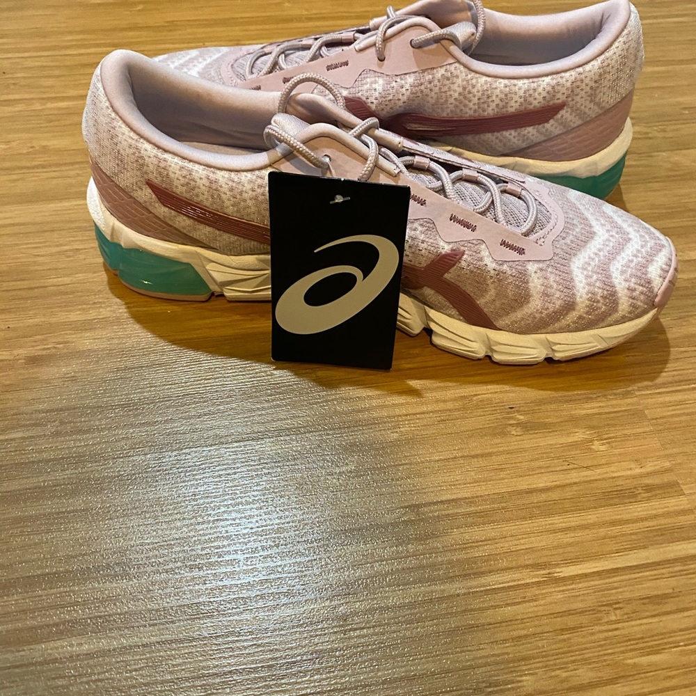 New ASICS - Picture 3 of 5